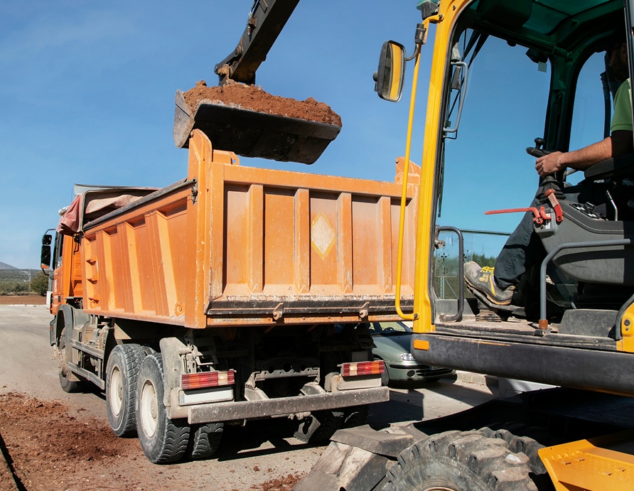 RE-FUERZO material hauling